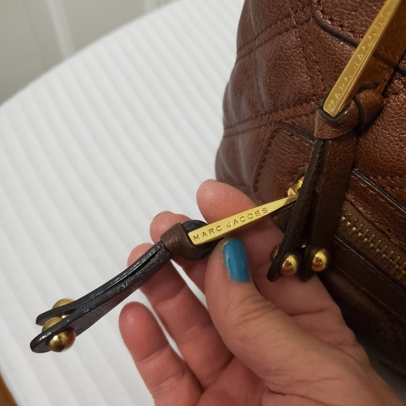 Marc Jacobs Brown Quilted Leather With Goldtone hardware Handbag, Stylish - Picture 4 of 12